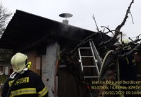 Sobotní požár chaty v Bítouchově. Foto HZS Bělá pod Bezdězem
