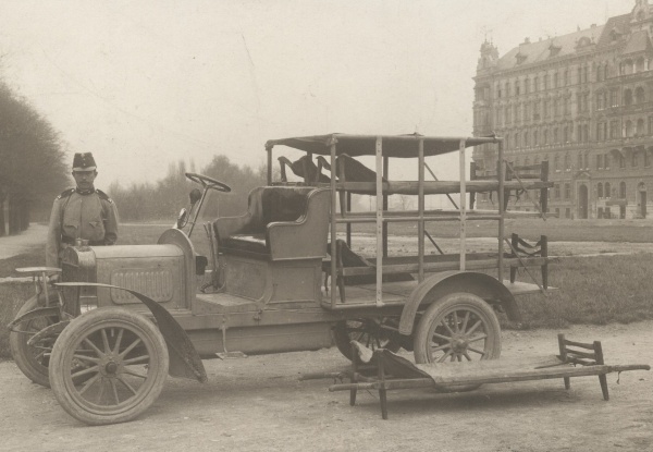 První vůz pro převoz raněných typu C1 byl postaven již v roce 1906. Foto: Škoda Auto