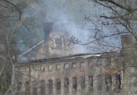Požár budovy bývalého mlýna v Krnsku. Foto: iBoleslav.cz