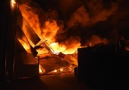 Požár haly v Nádražní ulici. Foto HZS