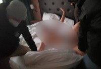 Zadržení pachatele v boleslavském hotelu. Foto PČR