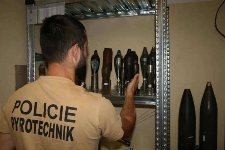 pyrotechnik_policie_ilustrace